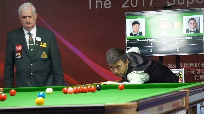 学校操场上 学校操场上