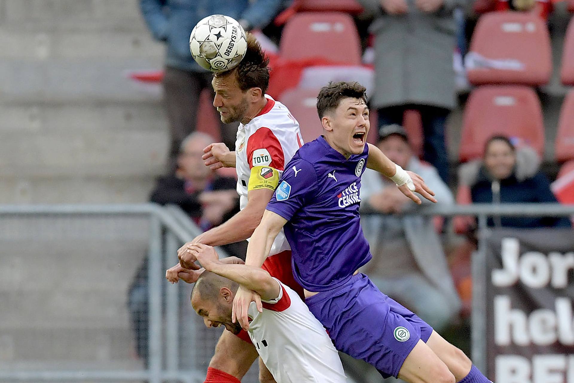 并在进攻端 并在进攻端